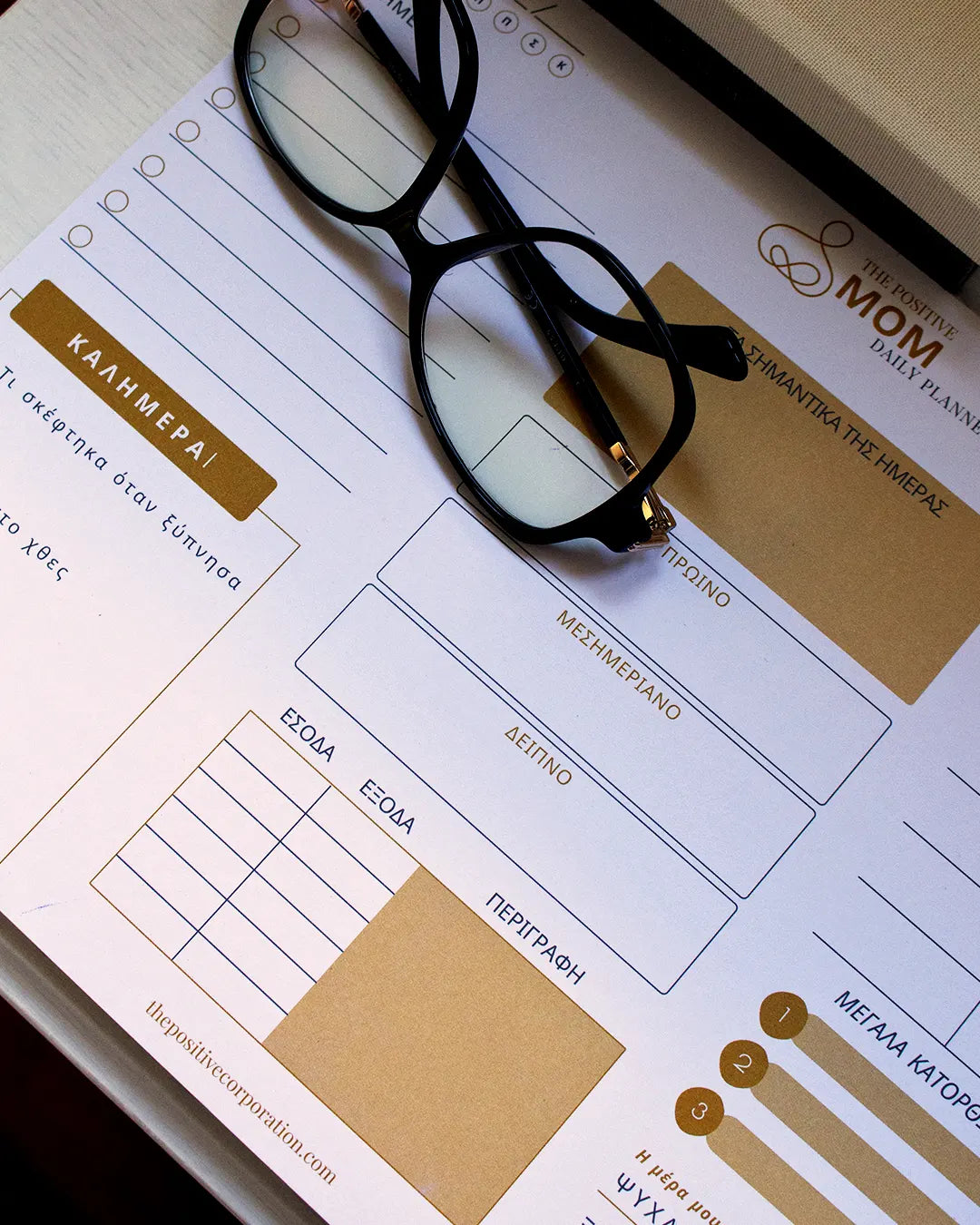 THE POSITIVE MOM DAILY PLANNER